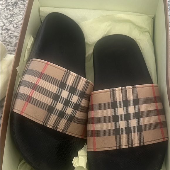 Burberry women’s  Plaid Slide Sandals in Black and Tan - Picture 3 of 7